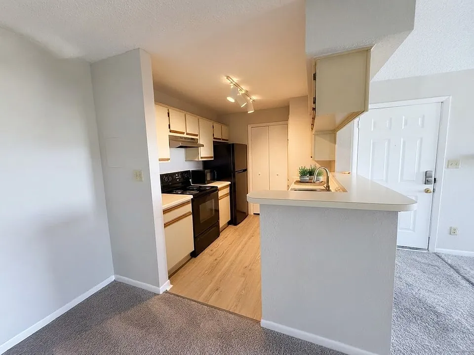 5501 Rosebriar Way #B308