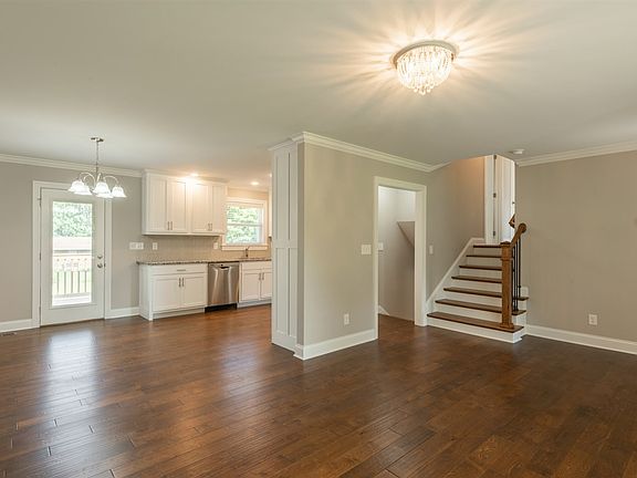 5th image of 4905 Tulip Ave