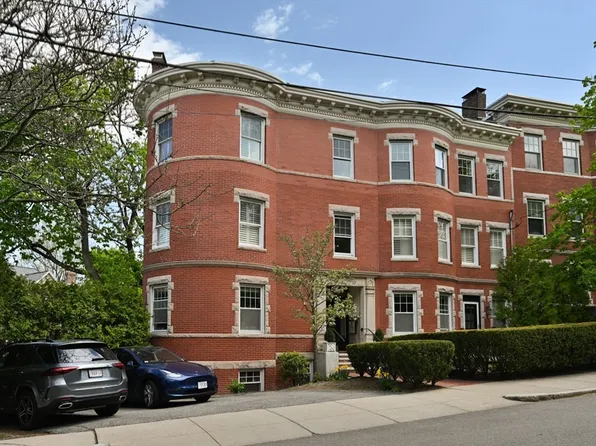 8 Colbourne Cres #3, Brookline, MA 02445