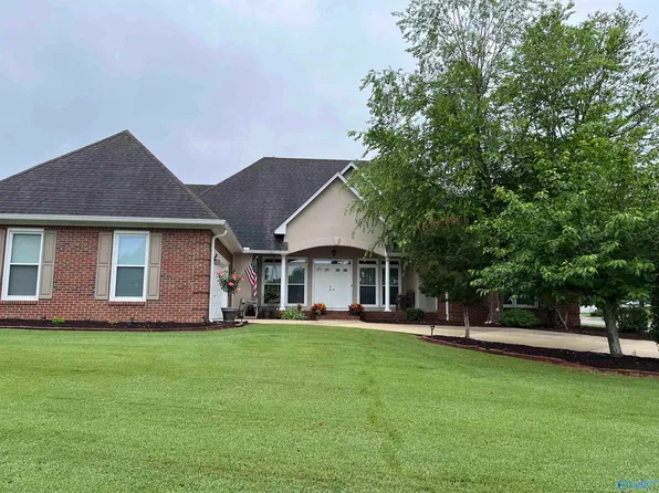1401 Vicksburg Cir SW, Decatur, AL 35603