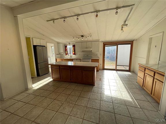5th image of 4601 Aspen Dr