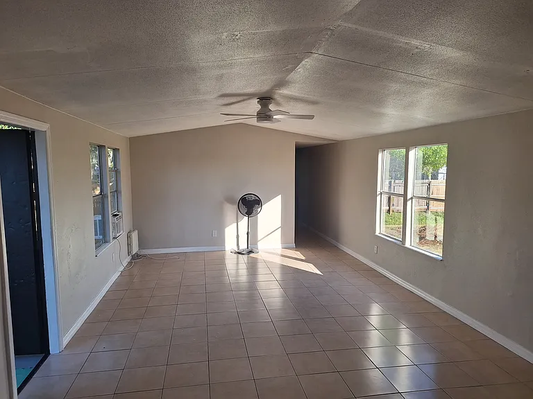 11210 Sunset View Ln — Photo 2