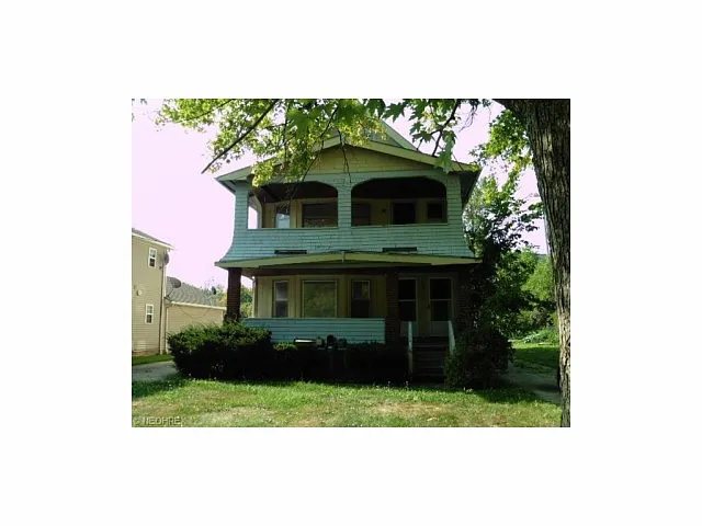 23152 Lake Shore Blvd photo 1