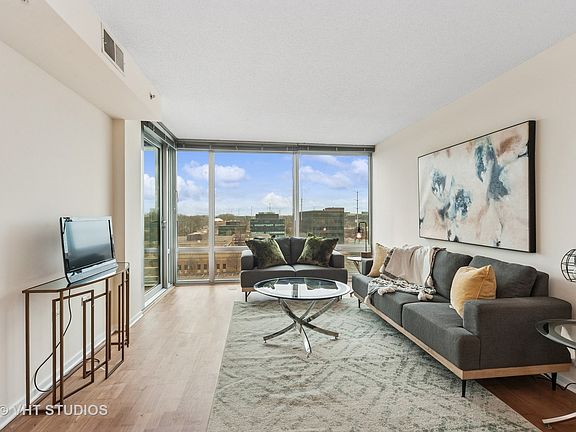 3rd image of 9725 Woods Dr Unit 806
