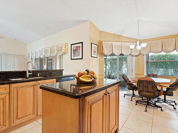 5th image of 3755 Beachwood Dr