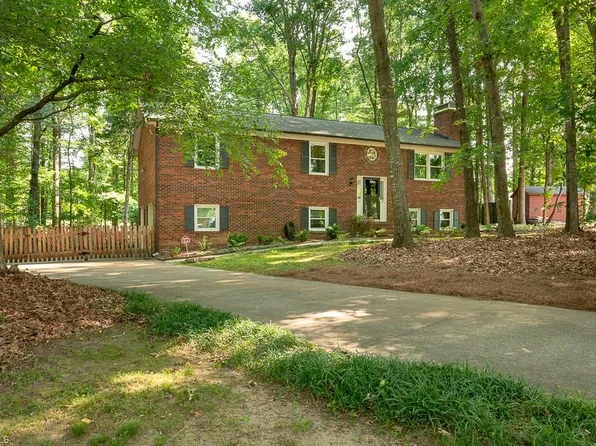 104 Burrow Ct, Lexington, NC 27295