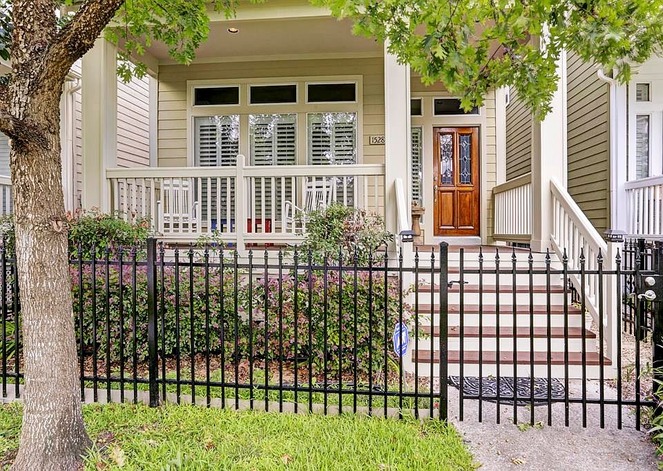 2nd image of 1528 Beall St