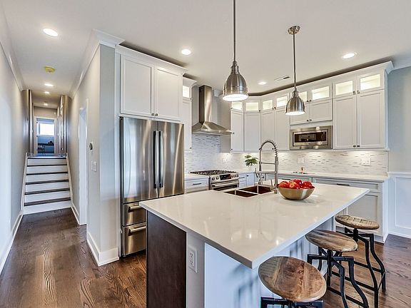 4th image of 2512 W Diversey Ave #2E