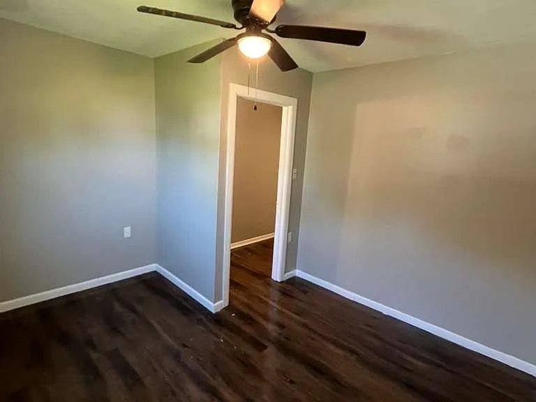 1047 N Dennis Ave — Photo 10