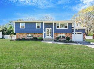 32 Country Greens Dr, Bellport, NY 11713