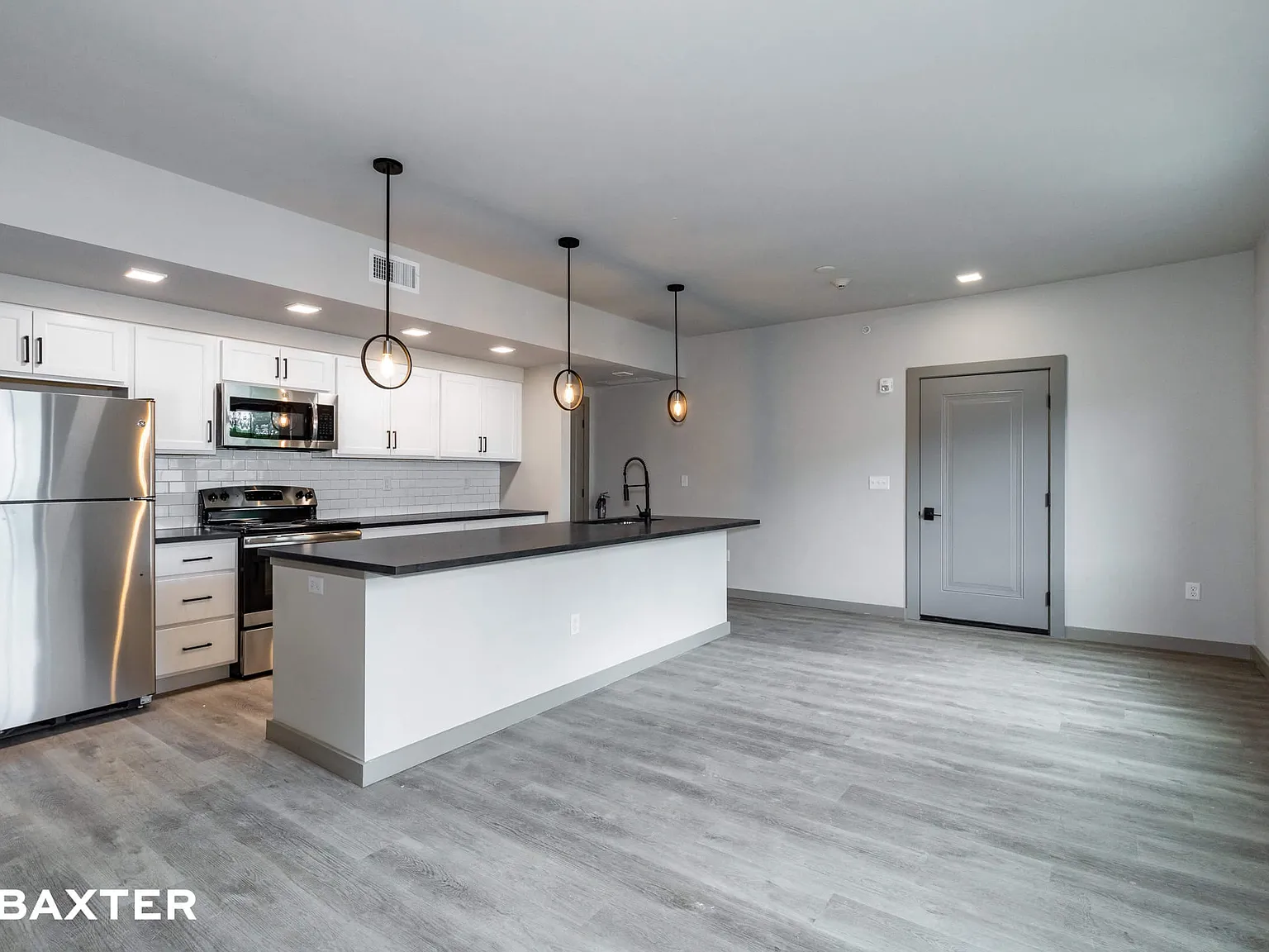 472 Maple Apartments — Photo 4