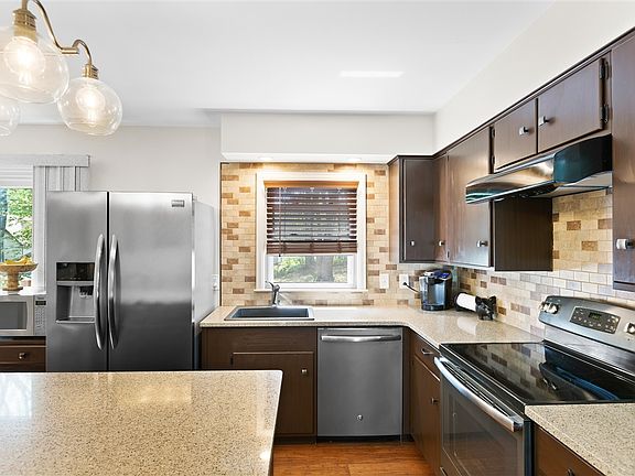 5th image of 81 McNutt Ave