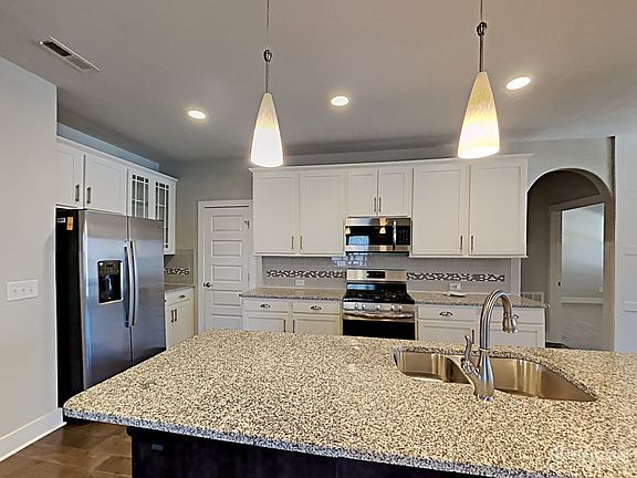 4th image of 212 Jocelyn Dr
