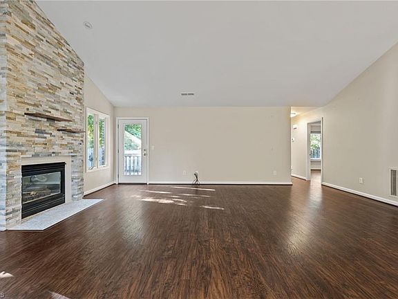 4th image of 101 Glentower Dr