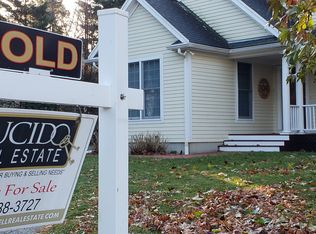 24 Pilgrim Rd, Bourne, MA 02532