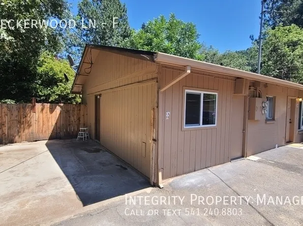 157 Peckerwood Ln #F, Grants Pass, OR 97527