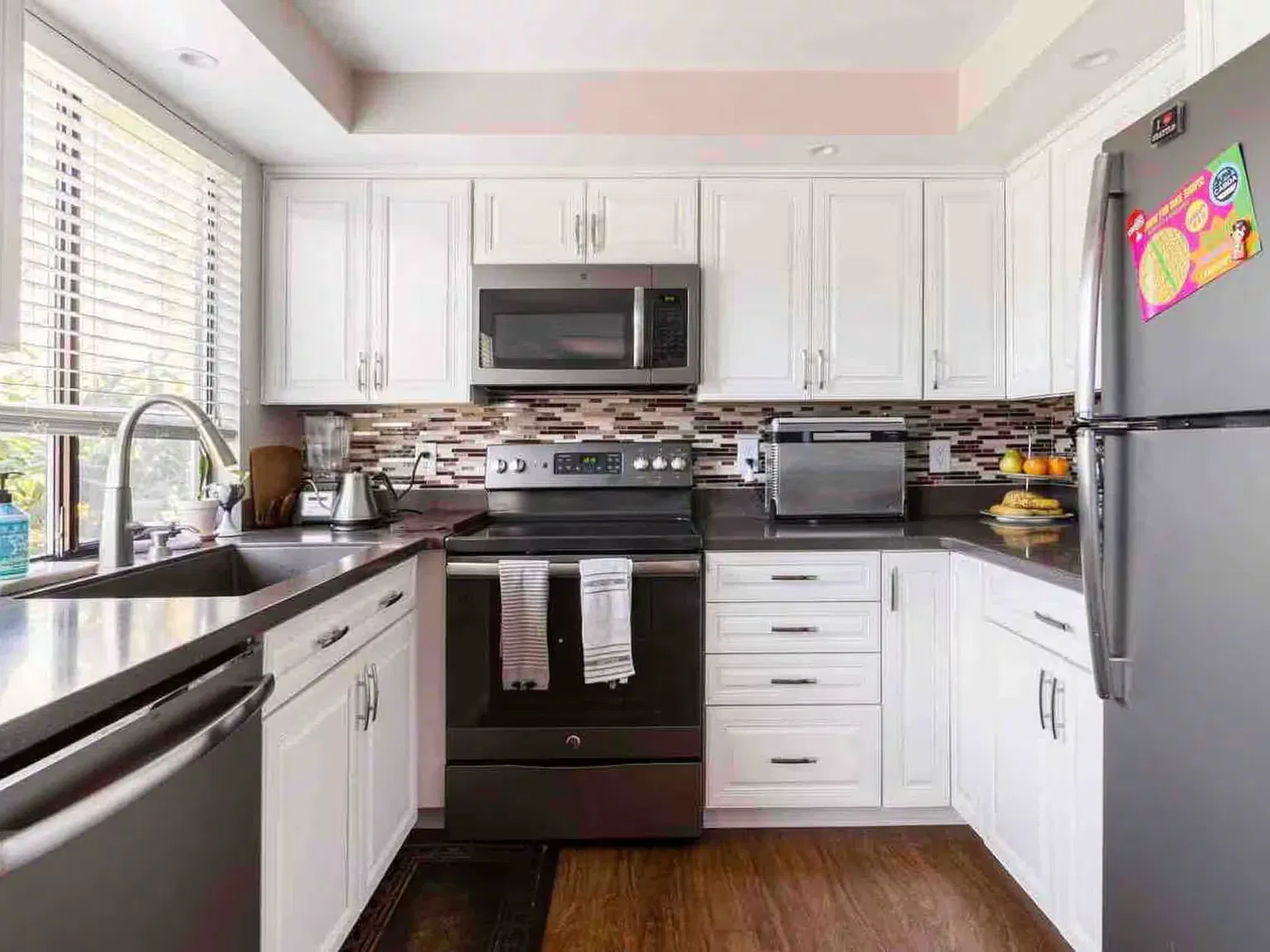 3 bed, 1600 sqft, $3,295 — Photo 4