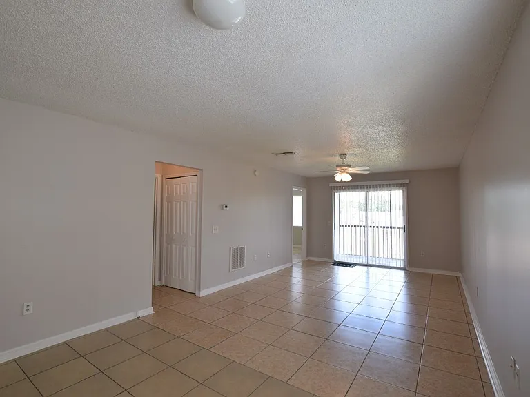 114 Cory Ln — Photo 6