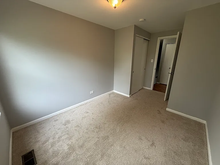 1927 Governors Ln — Photo 16