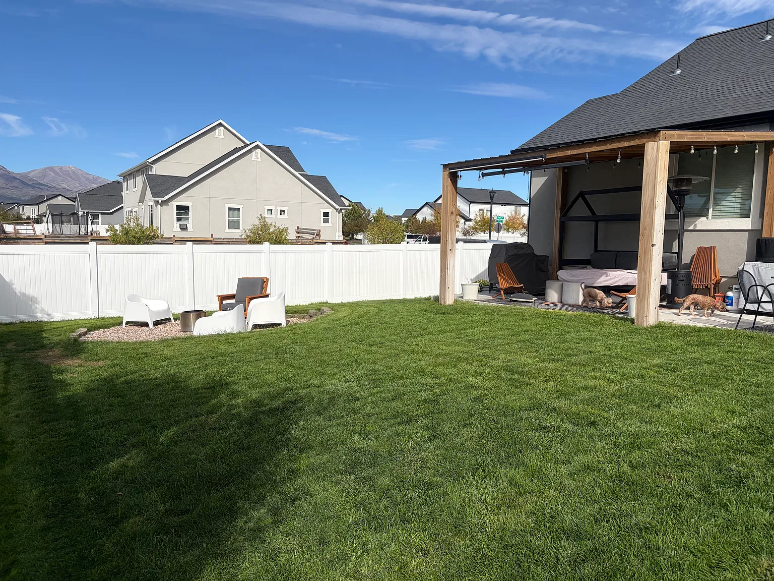 5 bed, 2800 sqft, $2,695 — Photo 2