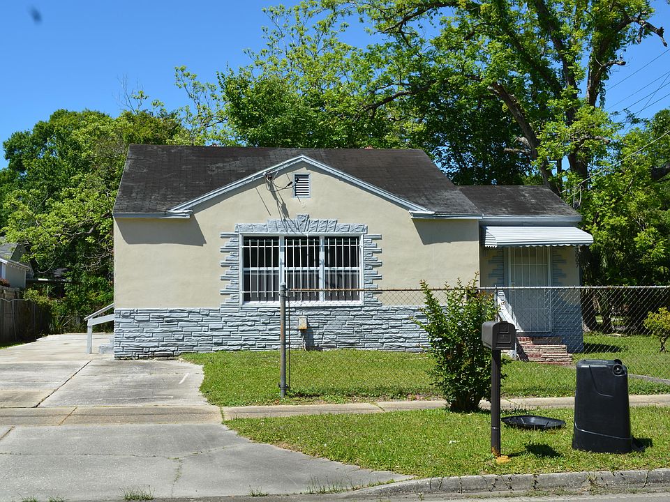 2nd image of 3007 Broadway Ave