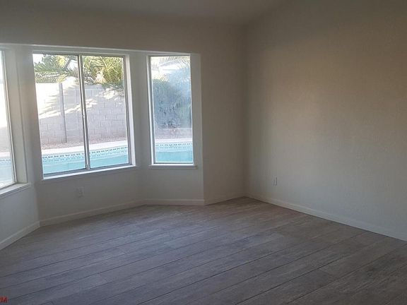 5th image of 2770 Thunderbird Dr