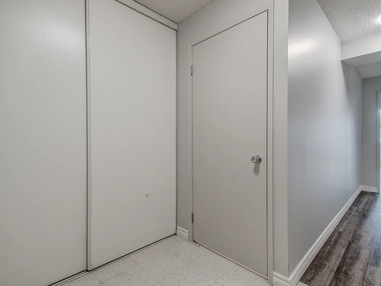 400 Crossland Gate — Photo 3