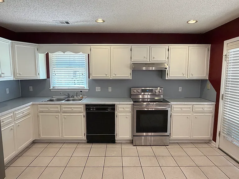 1343 Maplebrook Dr — Photo 11