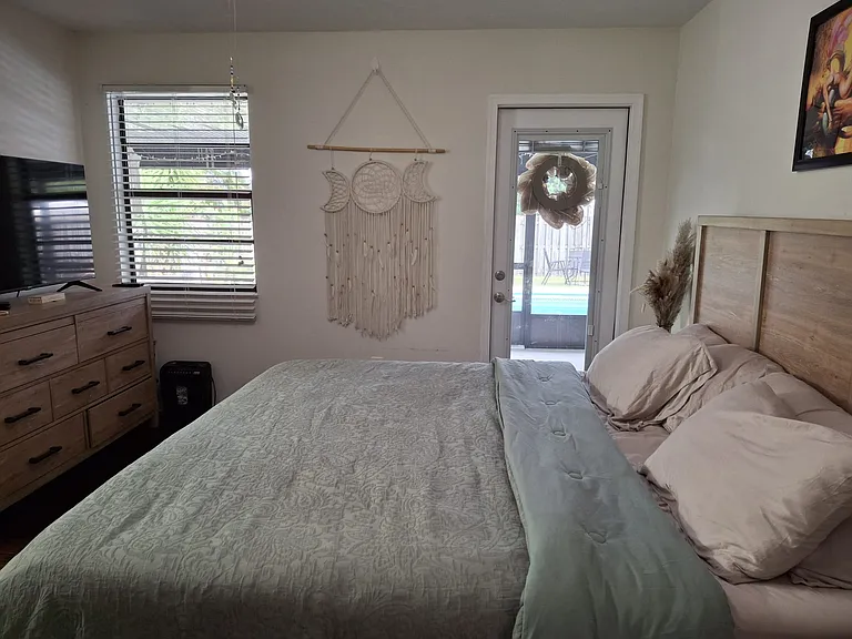 385 Toledo St — Photo 41