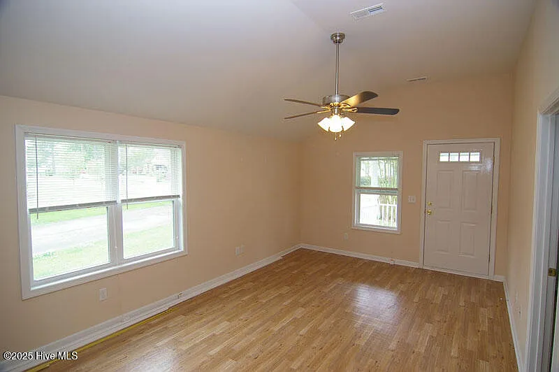 2 bed, 1.0 bath, $1,000 — Photo 2