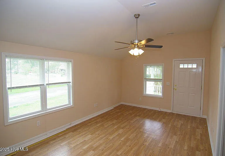 462 Snow Hill St — Photo 2
