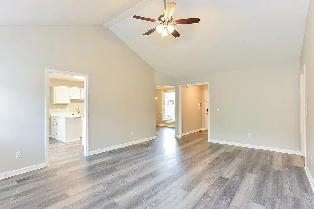 3 bed, 2.0 bath, 1320 sqft, $2,020 — Photo 3