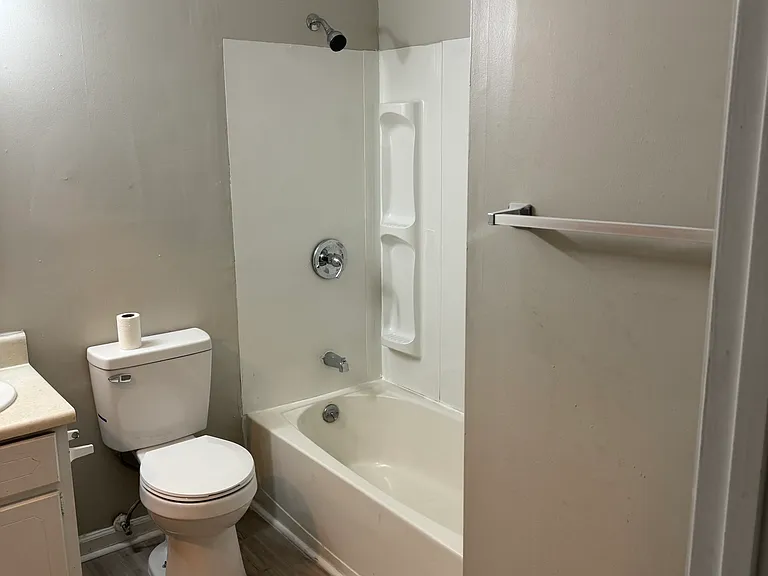 652 Windhaven Dr — Photo 4