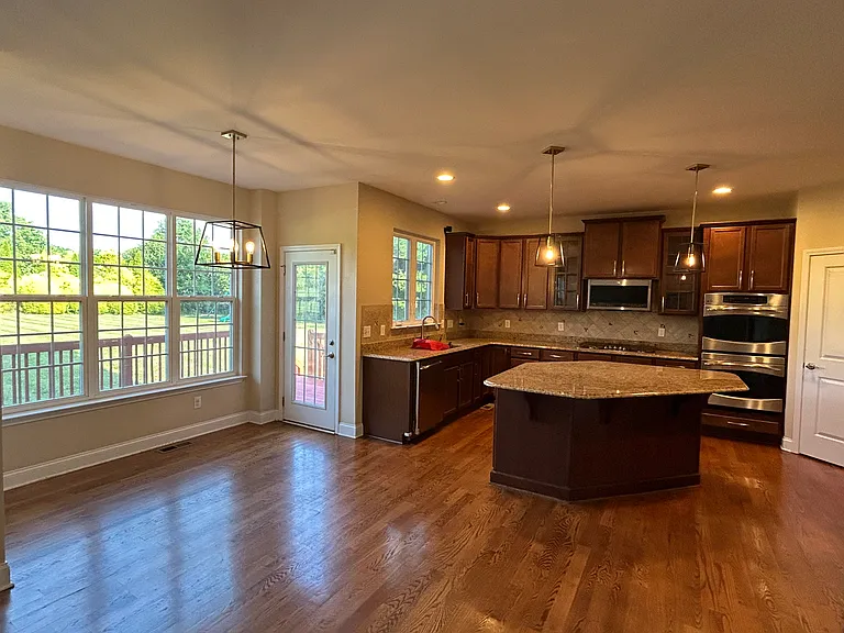 6624 Stonecroft Dr — Photo 4