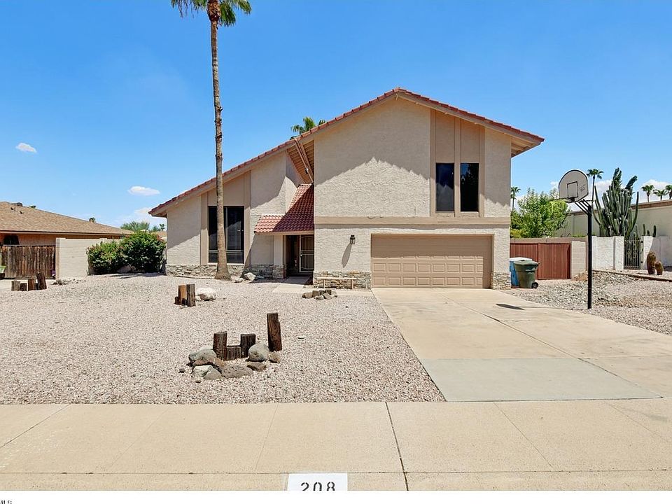 1st image of 208 E Wood Dr
