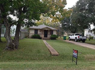 510 Oscar St, El Campo, TX 77437