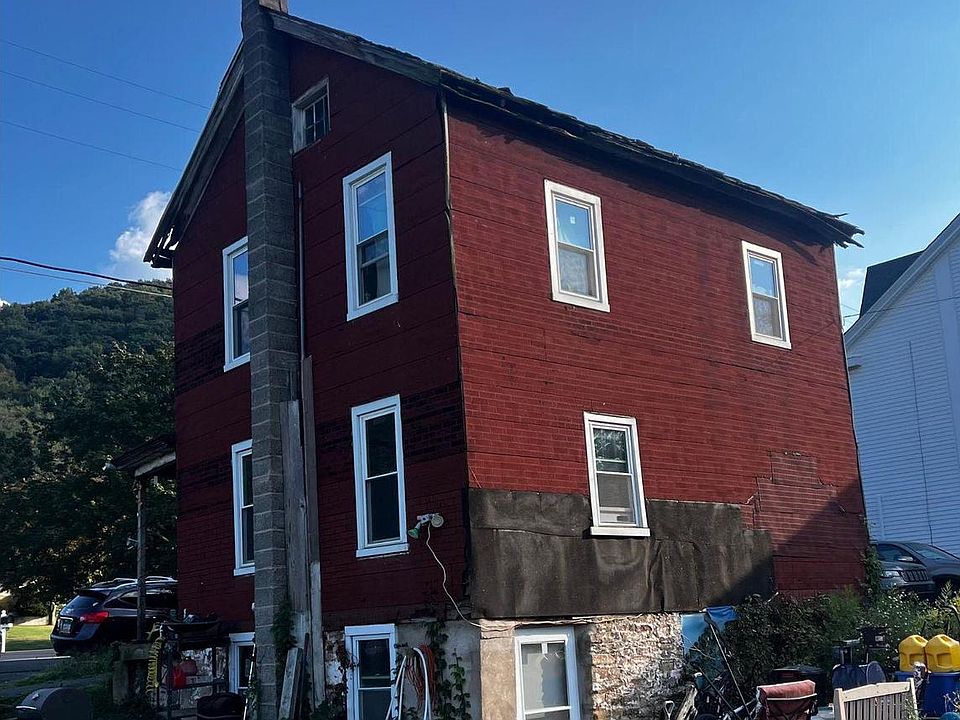 2nd image of 210 W Biddle St