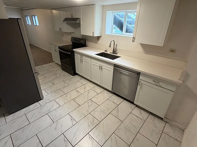 4064 S Broadway — Photo 12