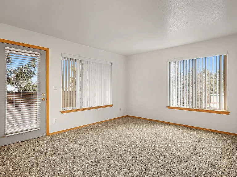 Zachary Park Apartments — Photo 9