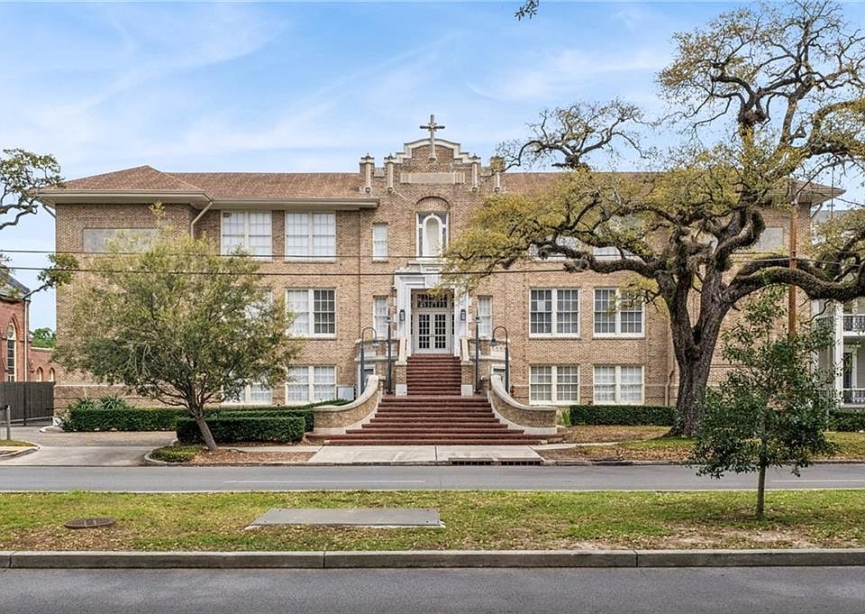 1st image of 1215 Louisiana Ave #201