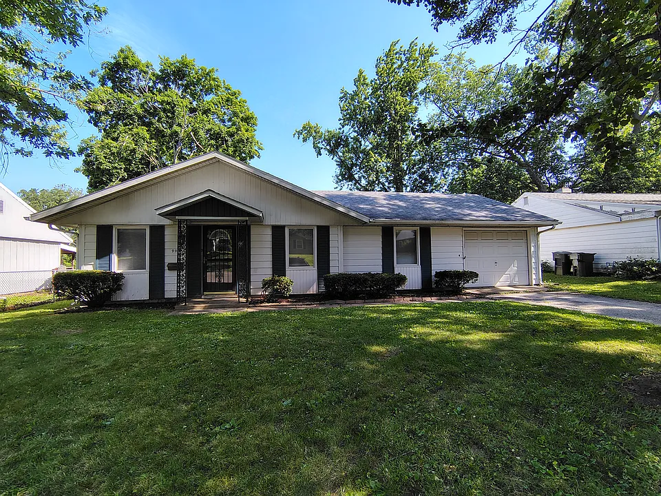 903 Holiday Dr