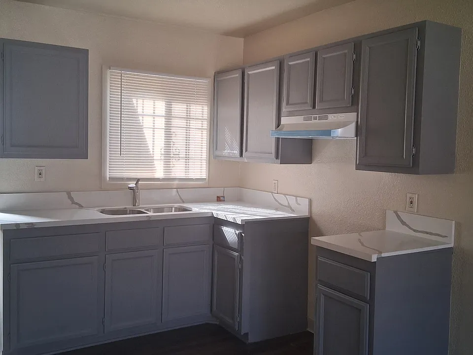 1120 W 60th Pl #2