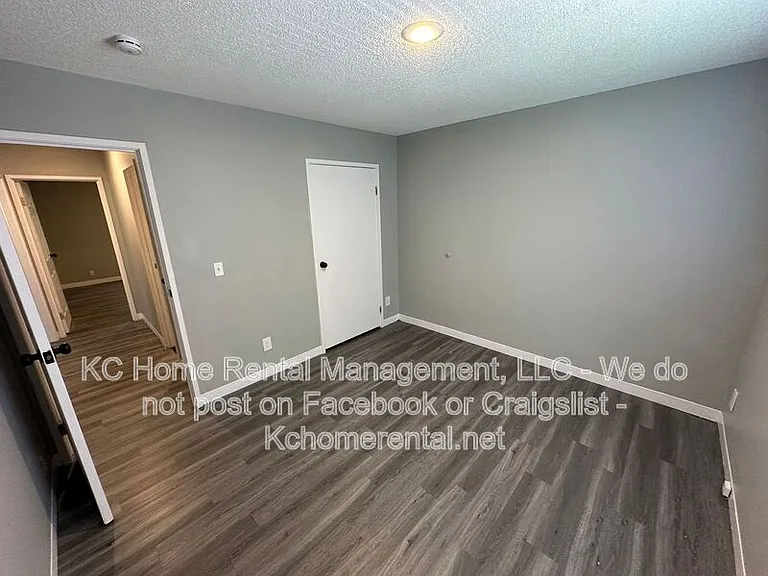 1615 Jackson Ave — Photo 17
