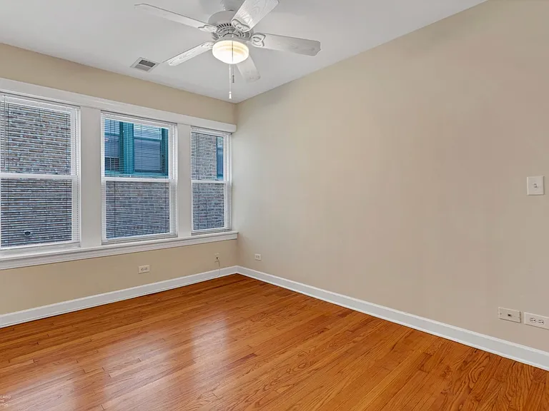 3011 W Gunnison St #2E — Photo 6