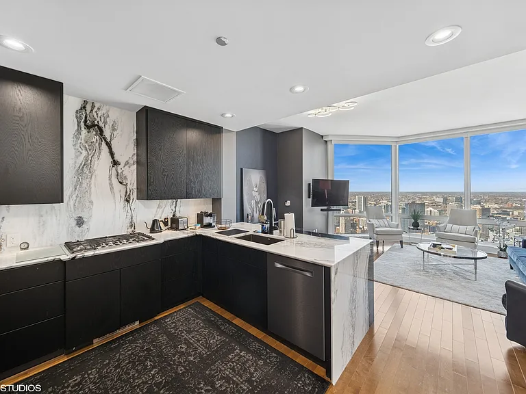 401 N Wabash Ave #37D — Photo 5