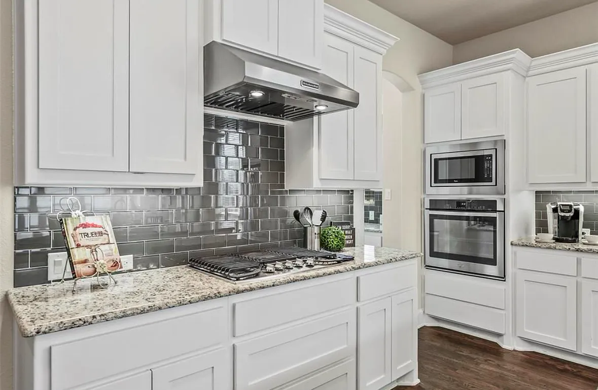 4 bed, 3342 sqft, $3,900 — Photo 3