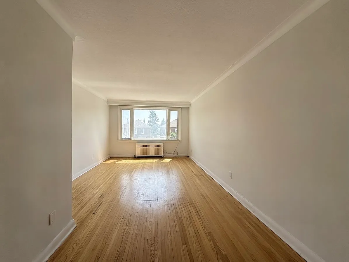 82 Lanark Ave - 2nd Floor — Photo 3