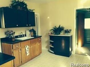 2459 Cora St, Wyandotte, MI 48192
