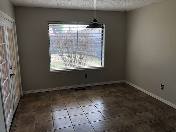 5th image of 124 W Platt Dr