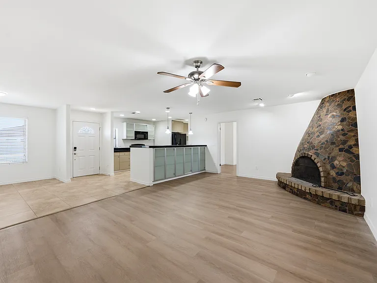 3902 W Surrey Ave — Photo 5